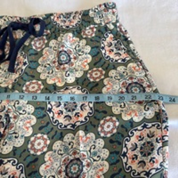 Ann Taylor Loft L green floral print drawstring waist side pockets. EUC - Picture 6 of 7